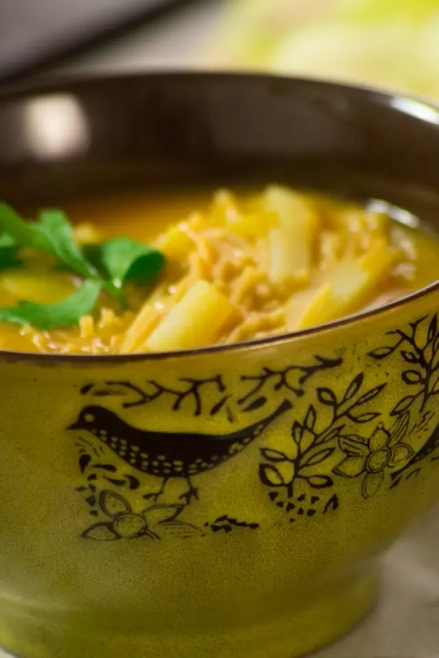 Sopa de Fideo con Poro y Papa