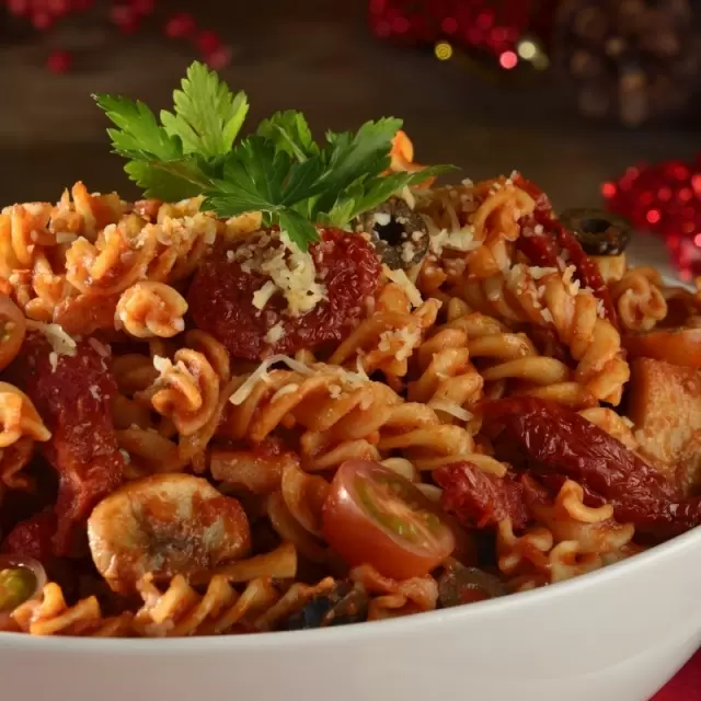 Fusilli con Tocino y Jitomate