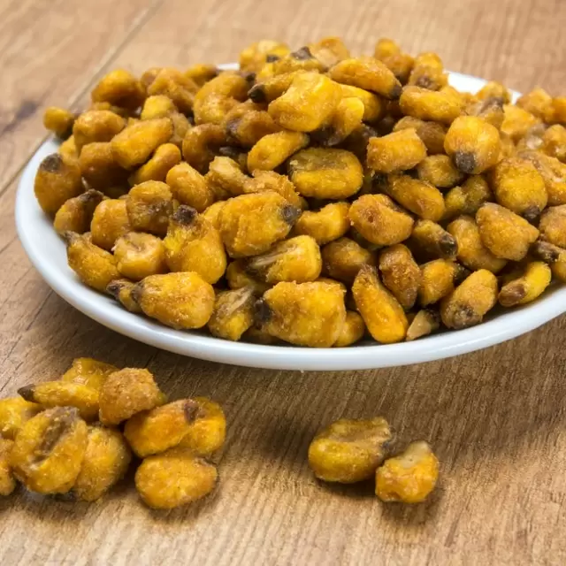 Crunchy Corn Kernels with Tree Chili