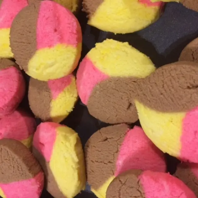 Three-Color Polvorones