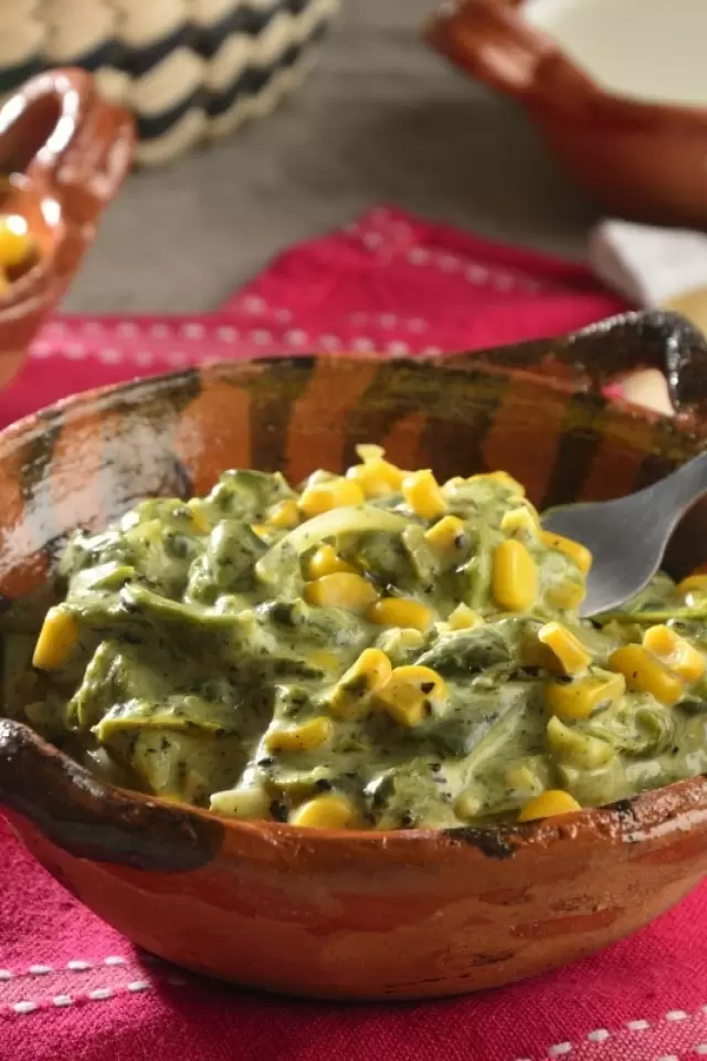 Rajas con Crema y Granos de Elote