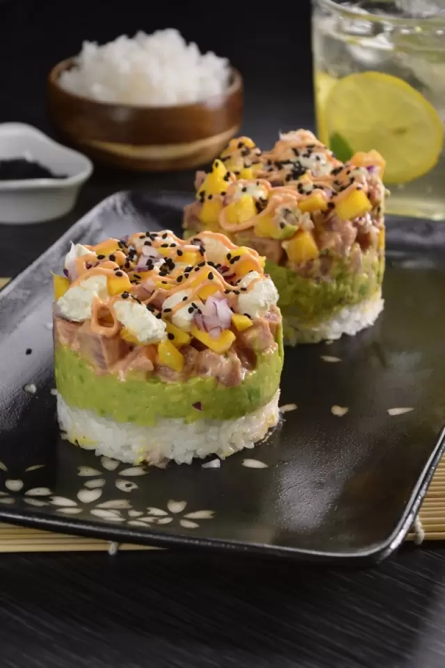 Timbalito de Sushi con Aguacate y Atún