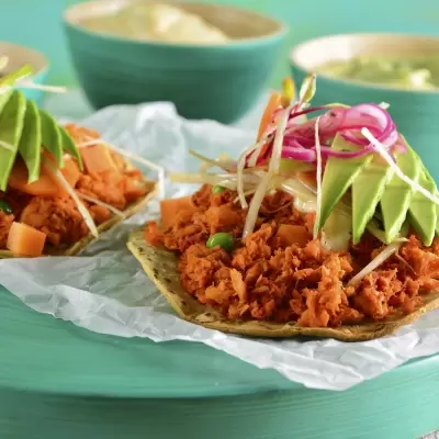 Tostadas de Marlín with Poro Frito