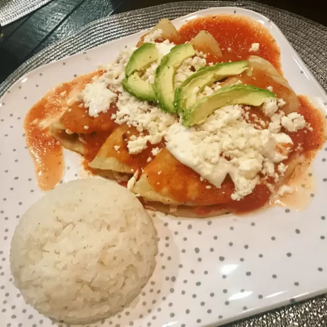 Entomatadas de Pollo con Queso y Crema