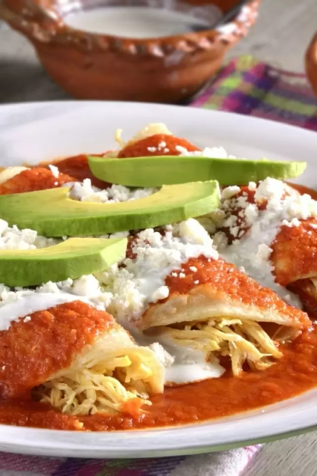 Entomatadas de Pollo con Queso y Crema