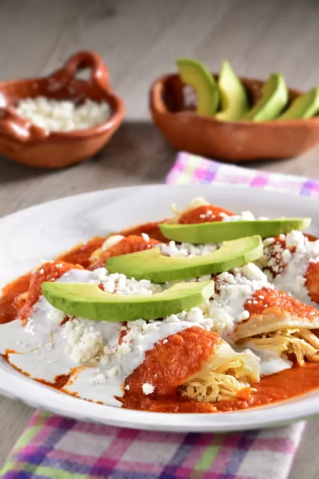 Entomatadas de Pollo con Queso y Crema