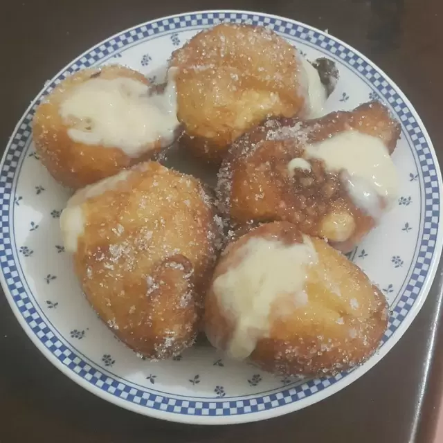 Buñuelos de Viento con Crema Pastelera