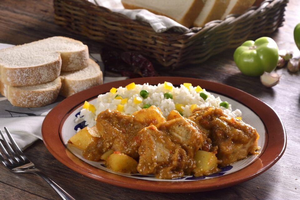 Carne de Cerdo en Salsa Morita con Papas