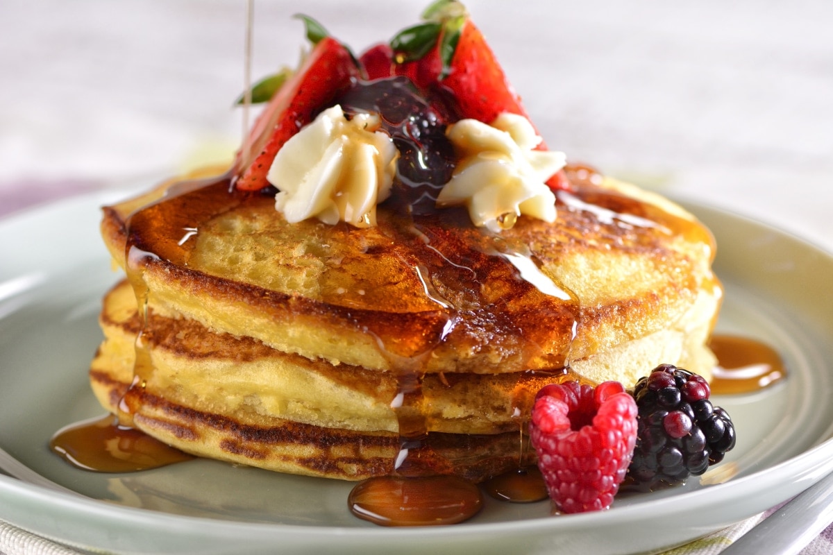 Classic Hot Cakes with Red Fruits