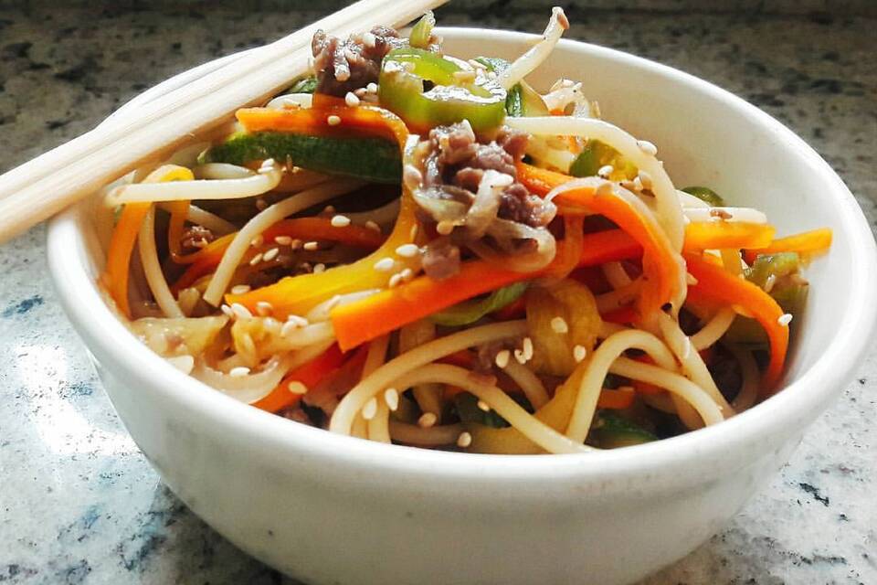 Chow Mein de Res en Salsa Agridulce