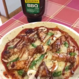 Pork Loin Pizza with Hunt's ® Habanero BBQ Sauce