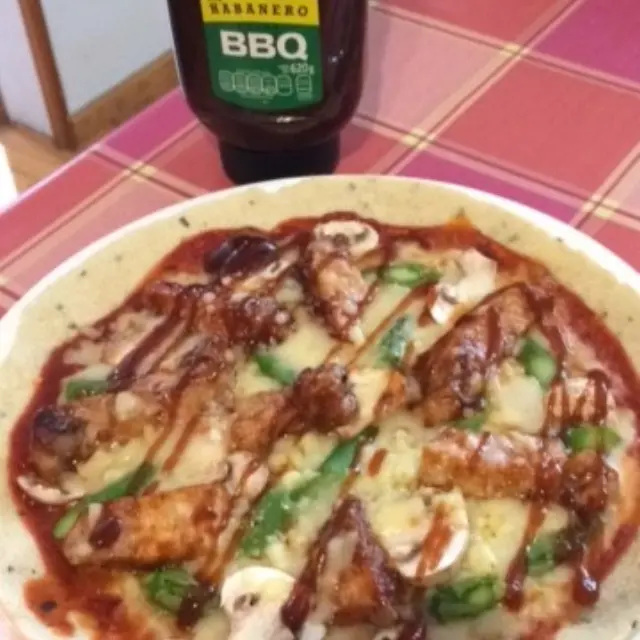 Pork Loin Pizza with Hunt's ® Habanero BBQ Sauce