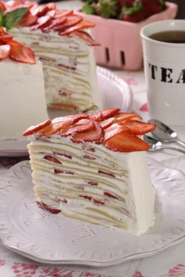 Pastel de Crepas con Fresas