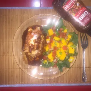 Coxinhas Recheadas com Chipotle (Hunt's BBQ chipotle) com Salada Tropical