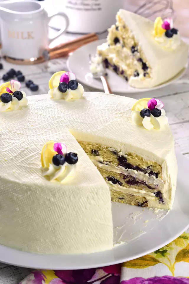 Blueberry Cake with Lemon