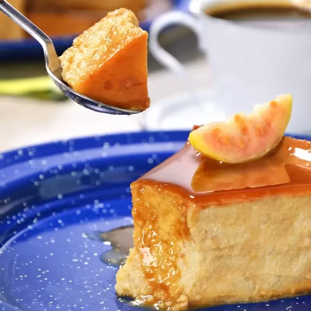 Flan de Guayaba con Queso