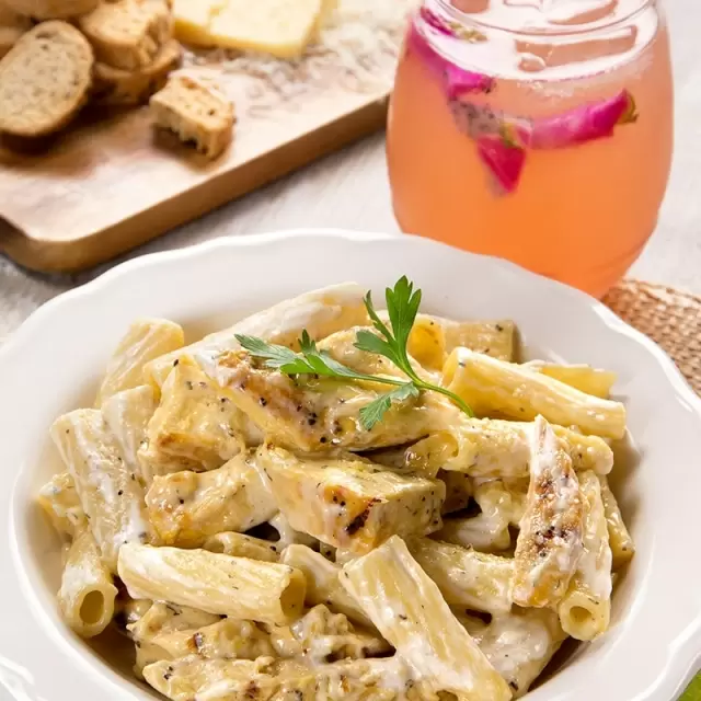 Pasta Cremosa con Pollo