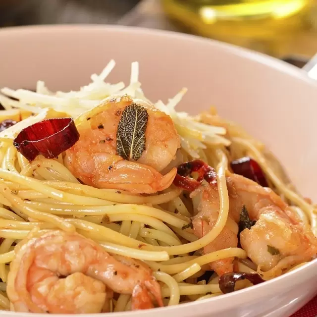 Pasta con Camarones al Ajillo Casera