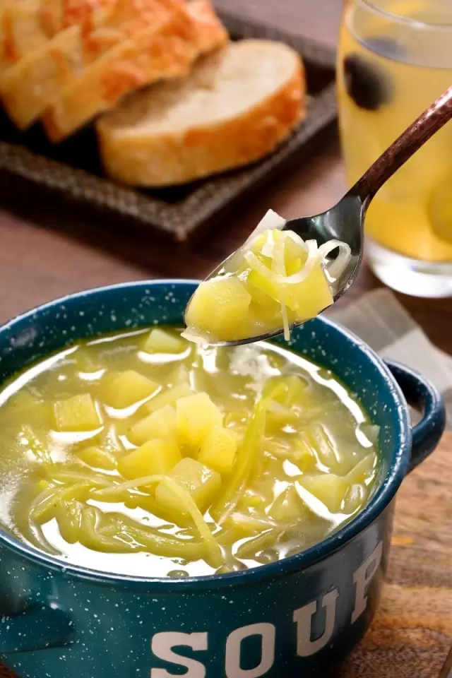 Sopa de Poro y Papa Tradicional