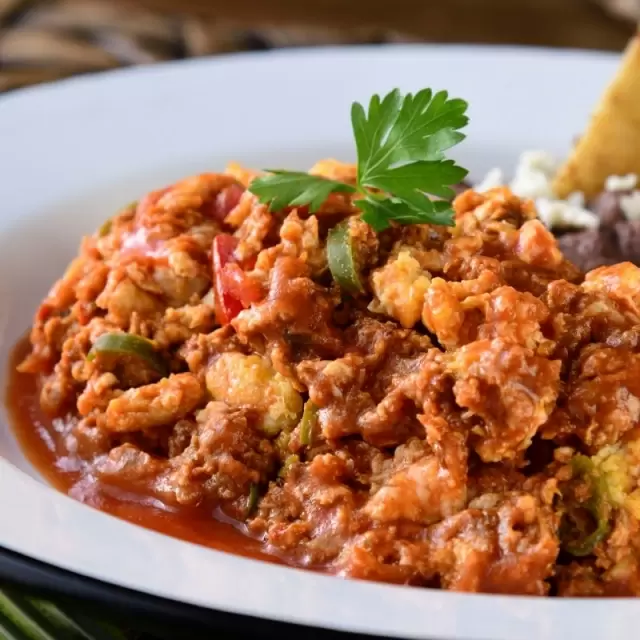 Machaca Casera en Salsa Roja