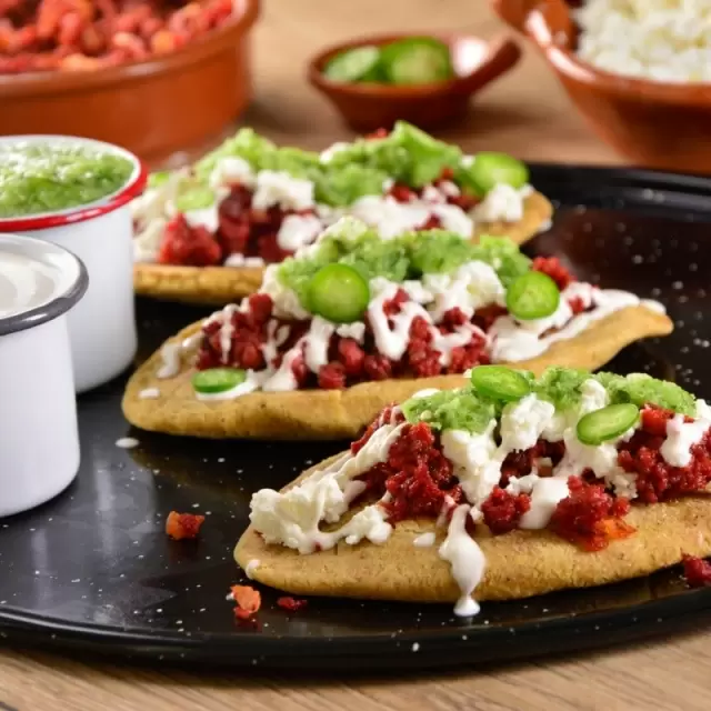 Tlacoyos de Frijol con Chorizo