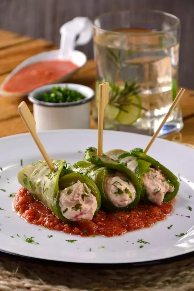 Taquitos de Nopal Rellenos de Requesón