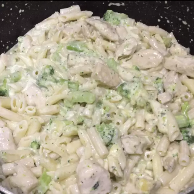 Feather with Chicken and Broccoli, Alfredo Style