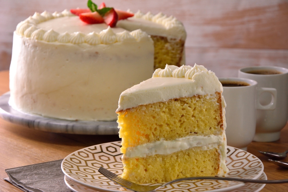 Rompope Tres Leches Cake