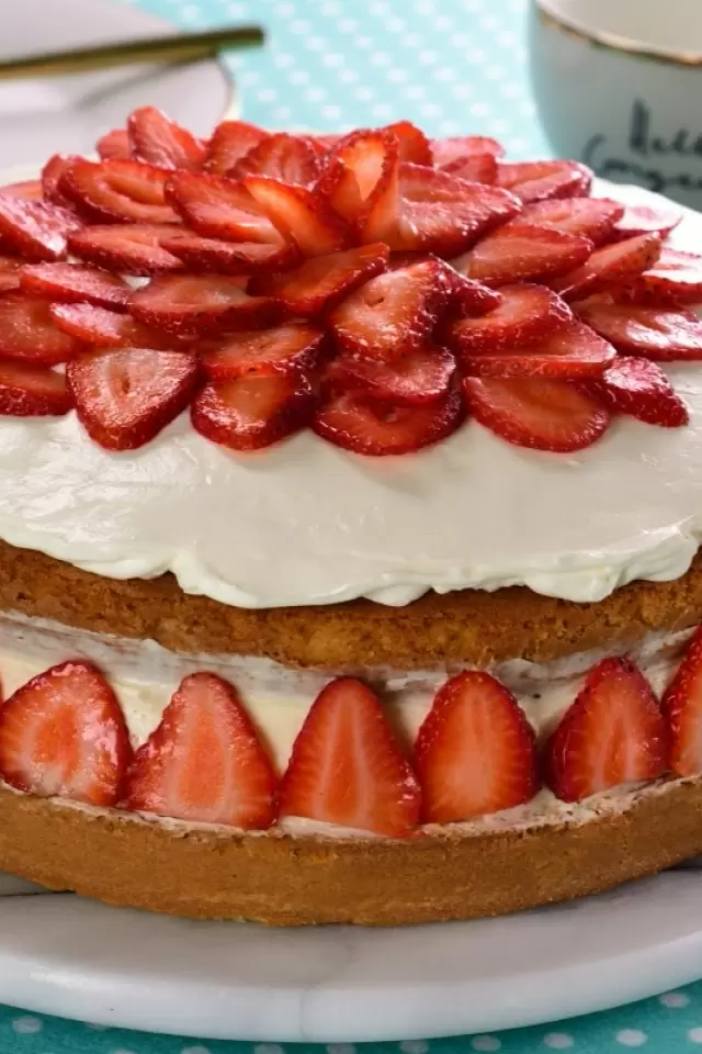 Pastel Helado de Vainilla con Fresas