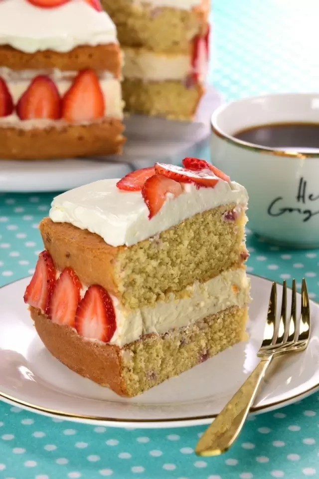 Pastel Helado de Vainilla con Fresas