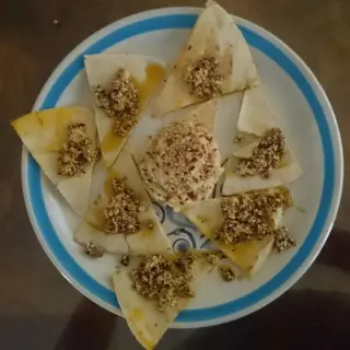 Hummus com Salsa de Sementes