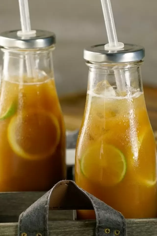 Agua Fresca de Tamarindo con Limón