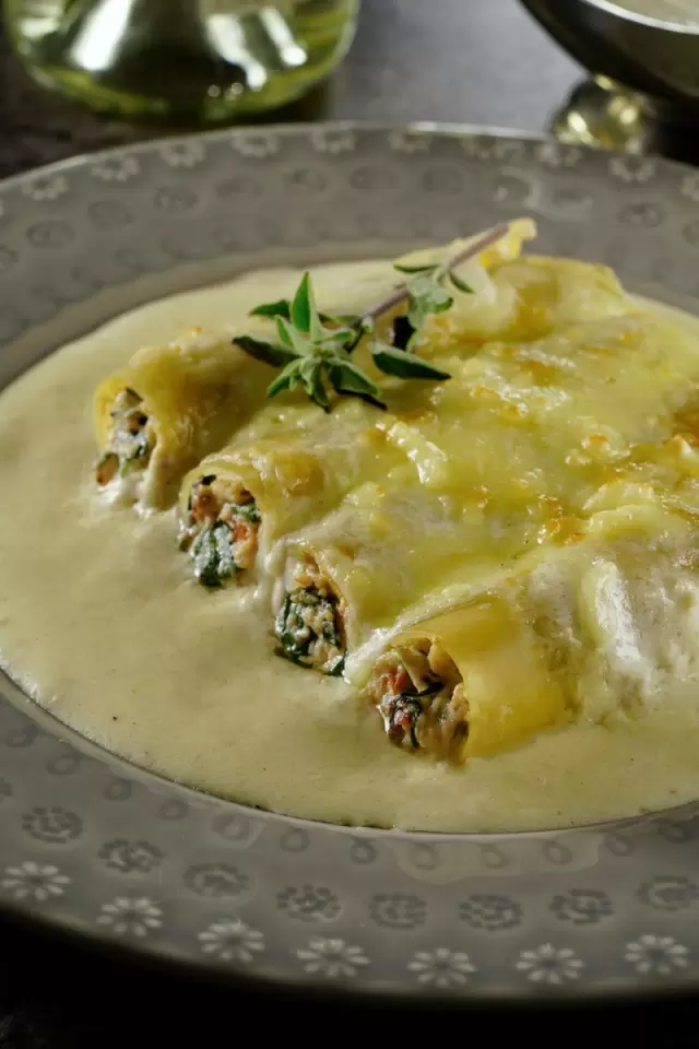 Canelones de Espinaca con Salsa Alfredo