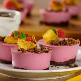 Mini Raspberry Cheesecake with Banana and Chocolate Crust
