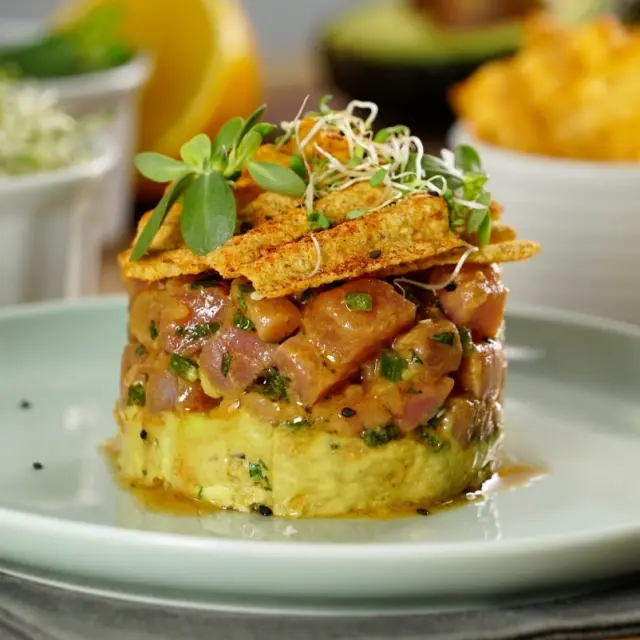 Tartar de Atum com Molho Picante de Abacate