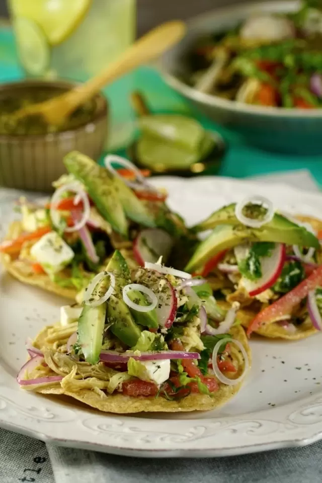 Tostadas de Salpicón de Pollo