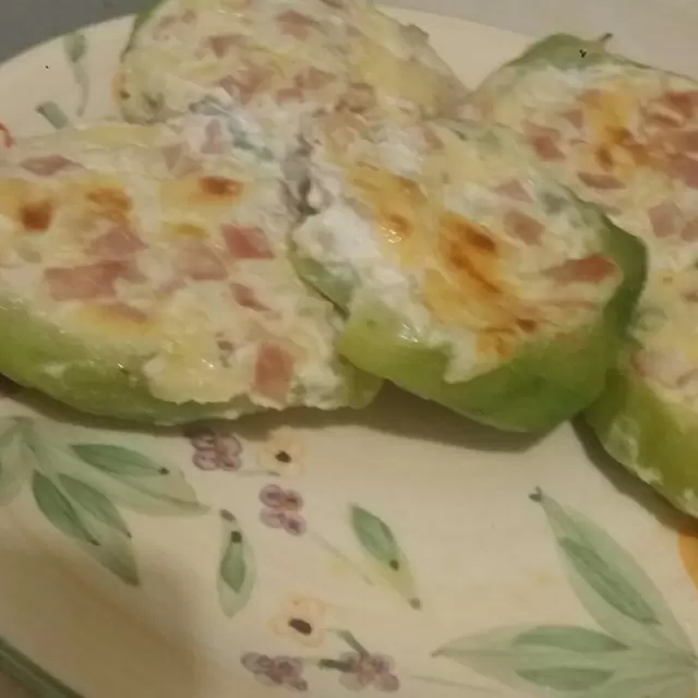 Chayotes Cremosos Rellenos de Jamón