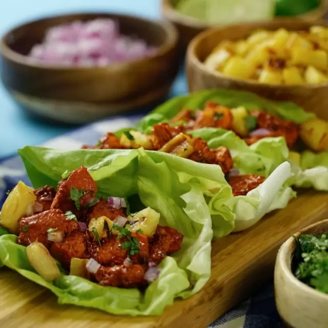 Tacos de Lechuga con Pollo al Pastor