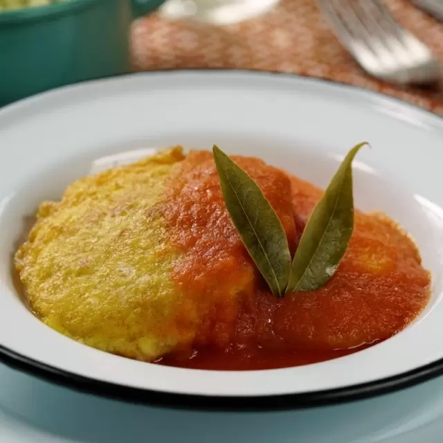 Tortitas de Coliflor en Caldillo de Jitomate