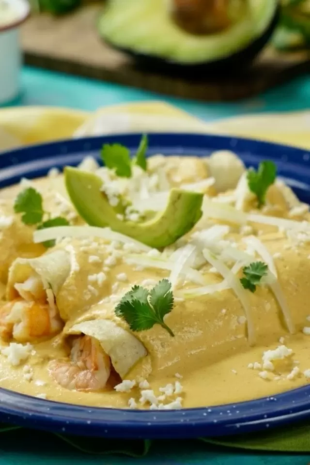 Enchiladas de Camarón en Salsa de Chipotle