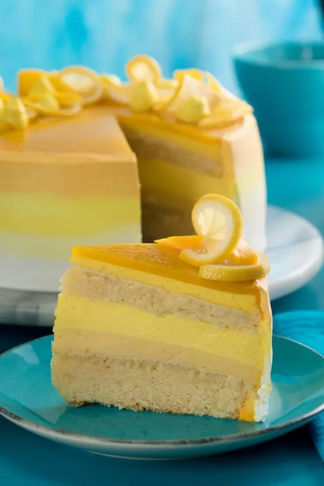 Pastry Cake with Mango Cream