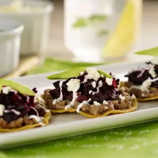 Tostadas de Flor de Jamaica