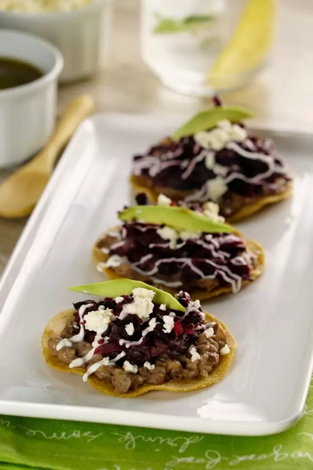 Tostadas de Flor de Jamaica