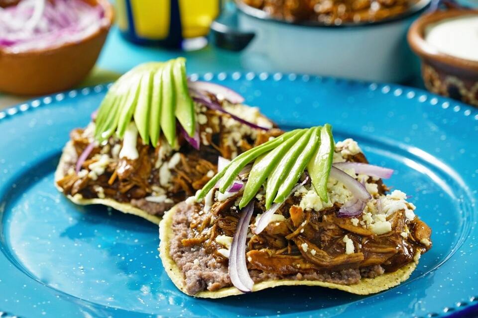 Tostadas De Pollo Con Mole 1668