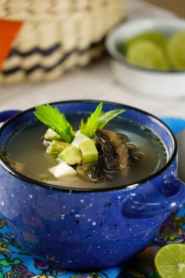 Caldo de Hongos con Epazote