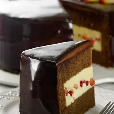 Pastel de Chocolate Relleno de Crema Pastelera