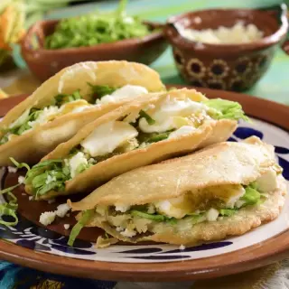 Quesadillas Fritas de Flor de Abóbora