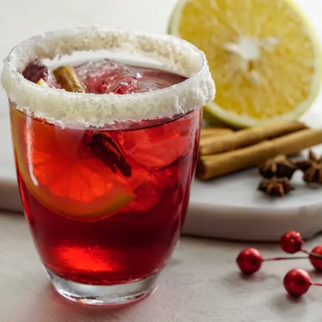Cranberry and Cinnamon Cocktail