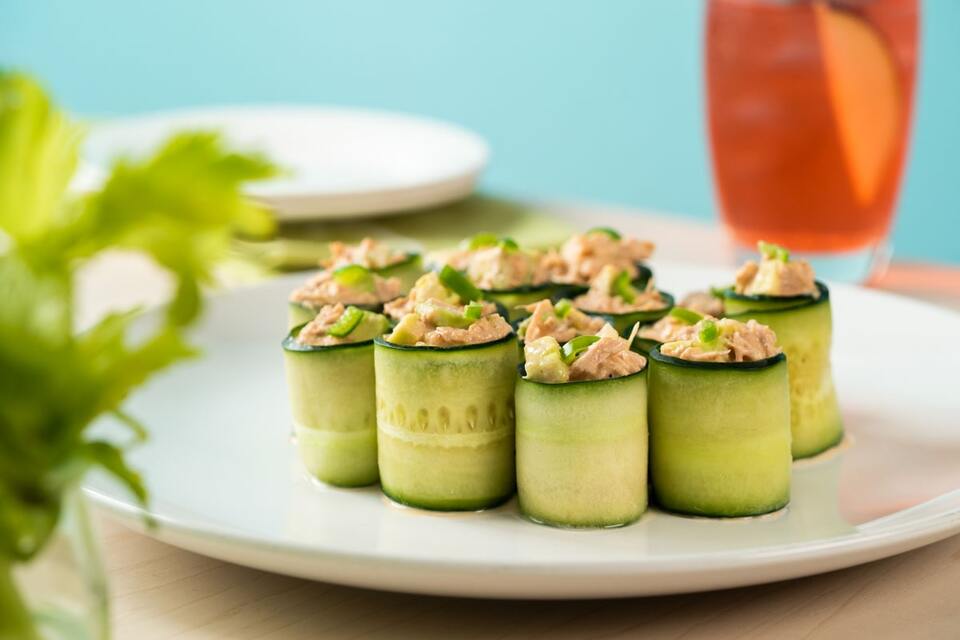 Rollitos de Pepino Rellenos de Ensalada de Atún