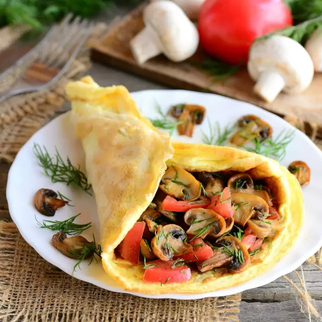 Omelette con Champiñones en Salsa Verde